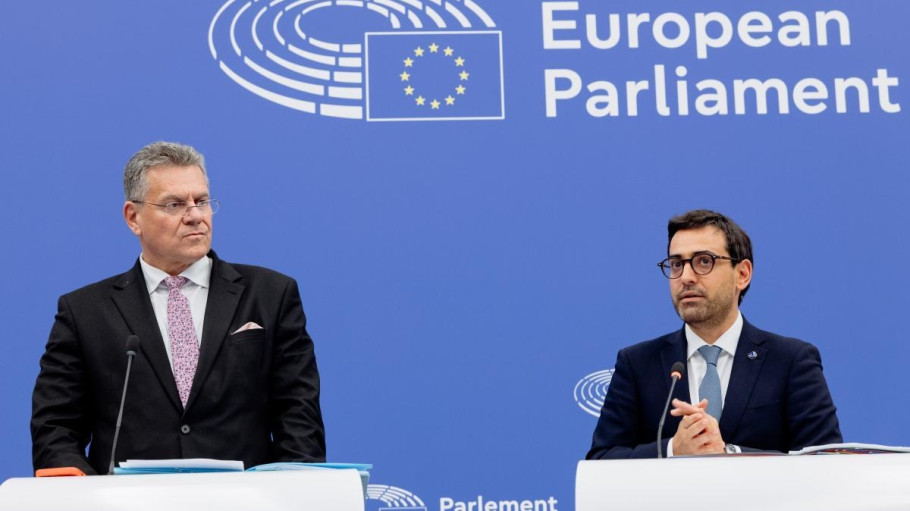 P 067979 00 01 02 HIGH 660394